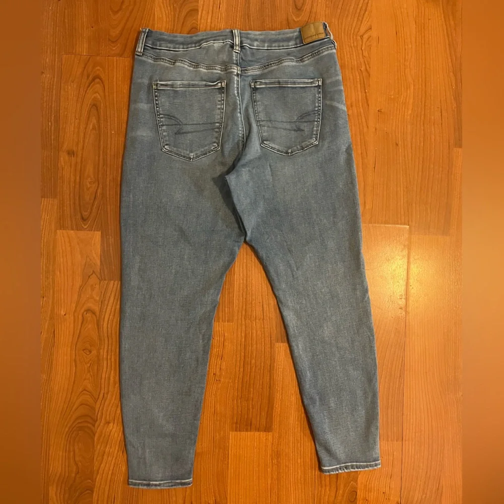 American Eagle Outfitters High V Shaped Waist Curvy High Rise Jegging - Picture 2 of 6